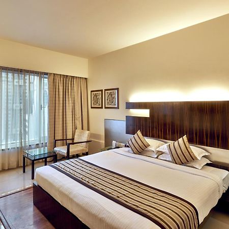 מומביי Krishna Palace Hotel מראה חיצוני תמונה