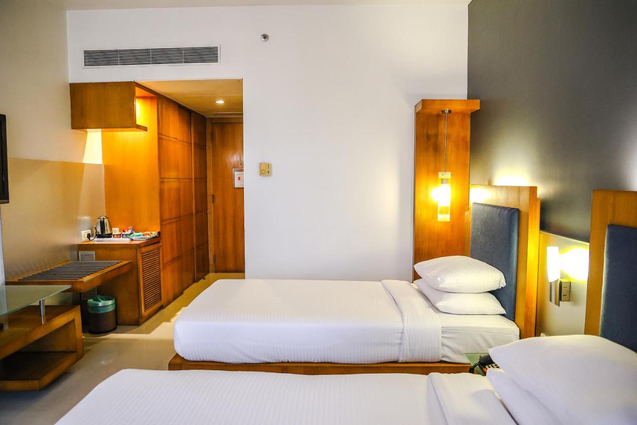 מומביי Krishna Palace Hotel מראה חיצוני תמונה