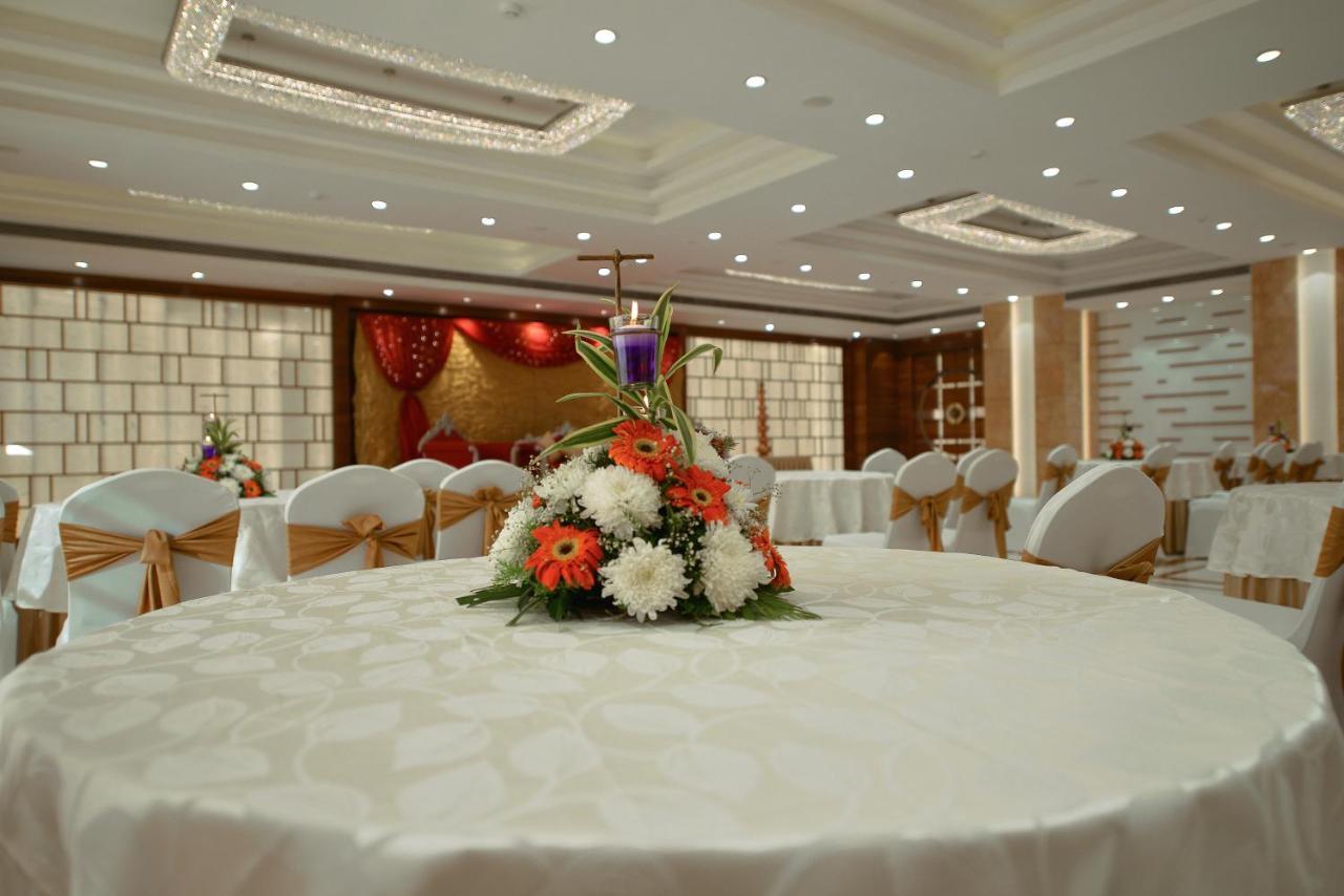 מומביי Krishna Palace Hotel מראה חיצוני תמונה