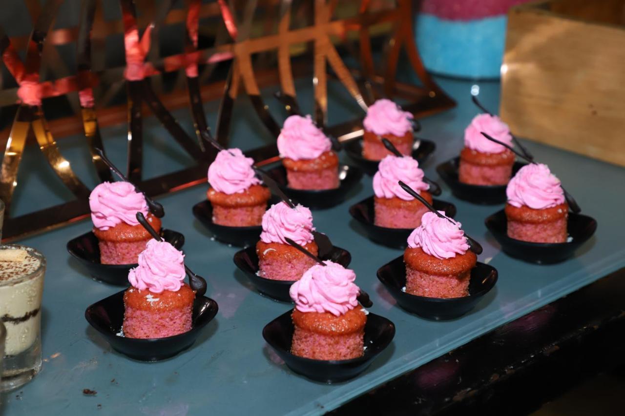 מומביי Krishna Palace Hotel מראה חיצוני תמונה