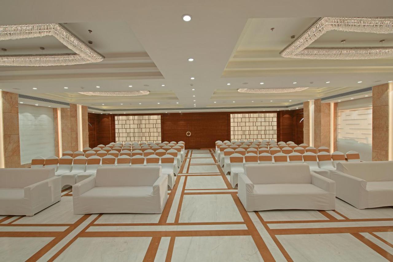 מומביי Krishna Palace Hotel מראה חיצוני תמונה