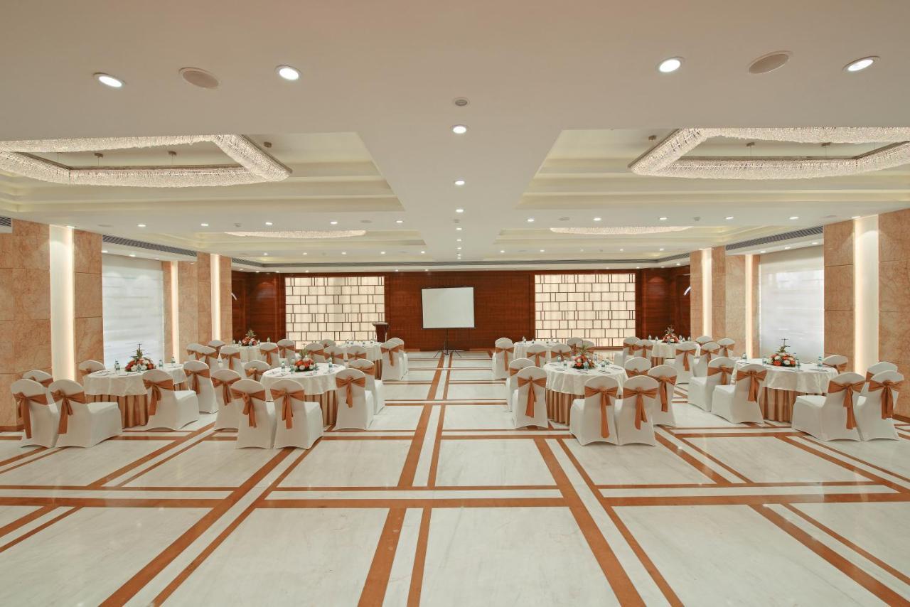 מומביי Krishna Palace Hotel מראה חיצוני תמונה