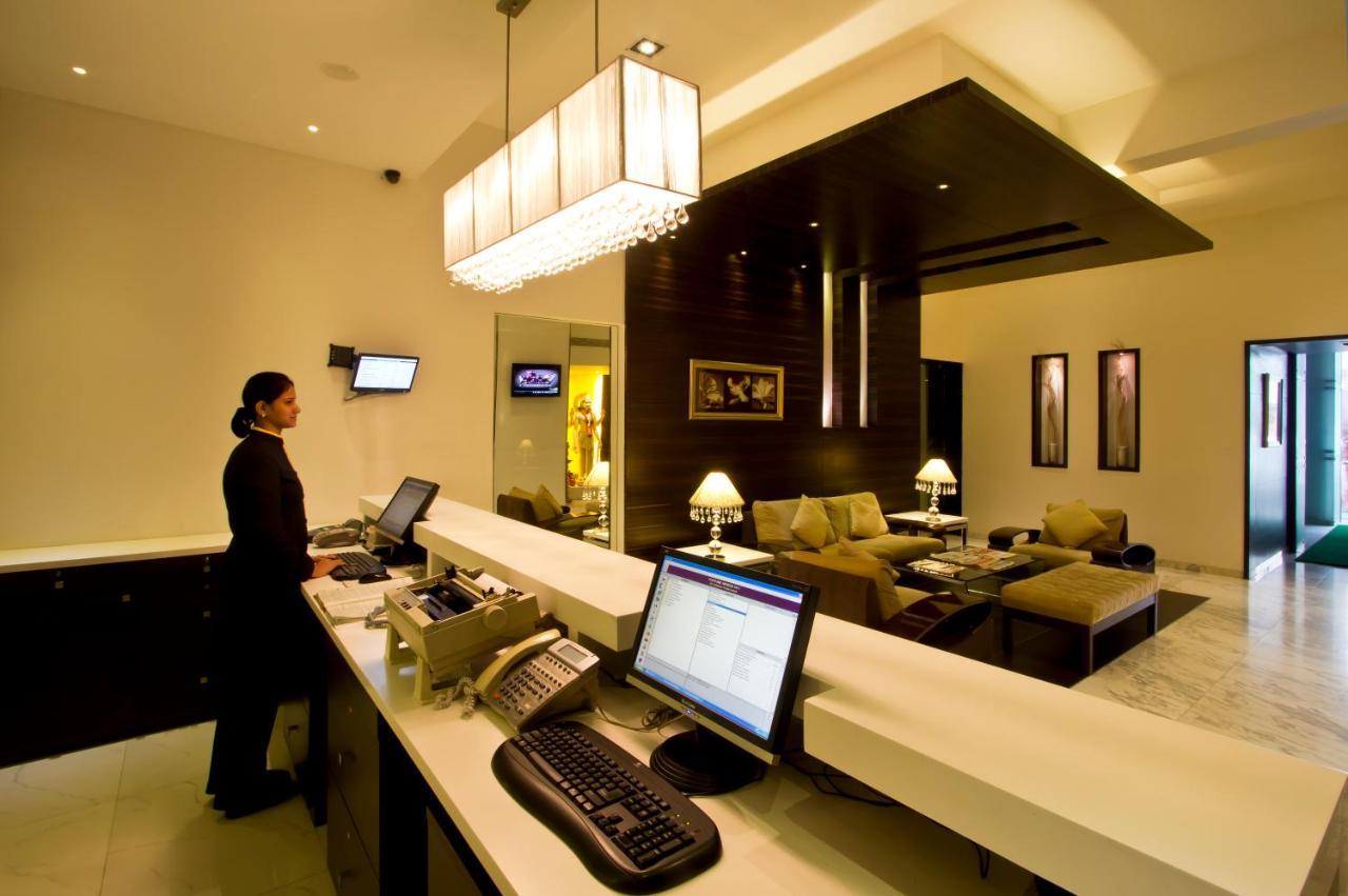מומביי Krishna Palace Hotel מראה חיצוני תמונה