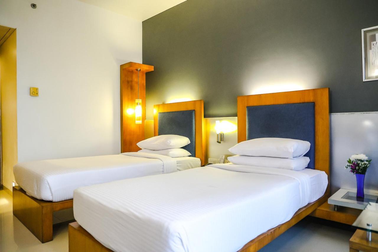מומביי Krishna Palace Hotel מראה חיצוני תמונה