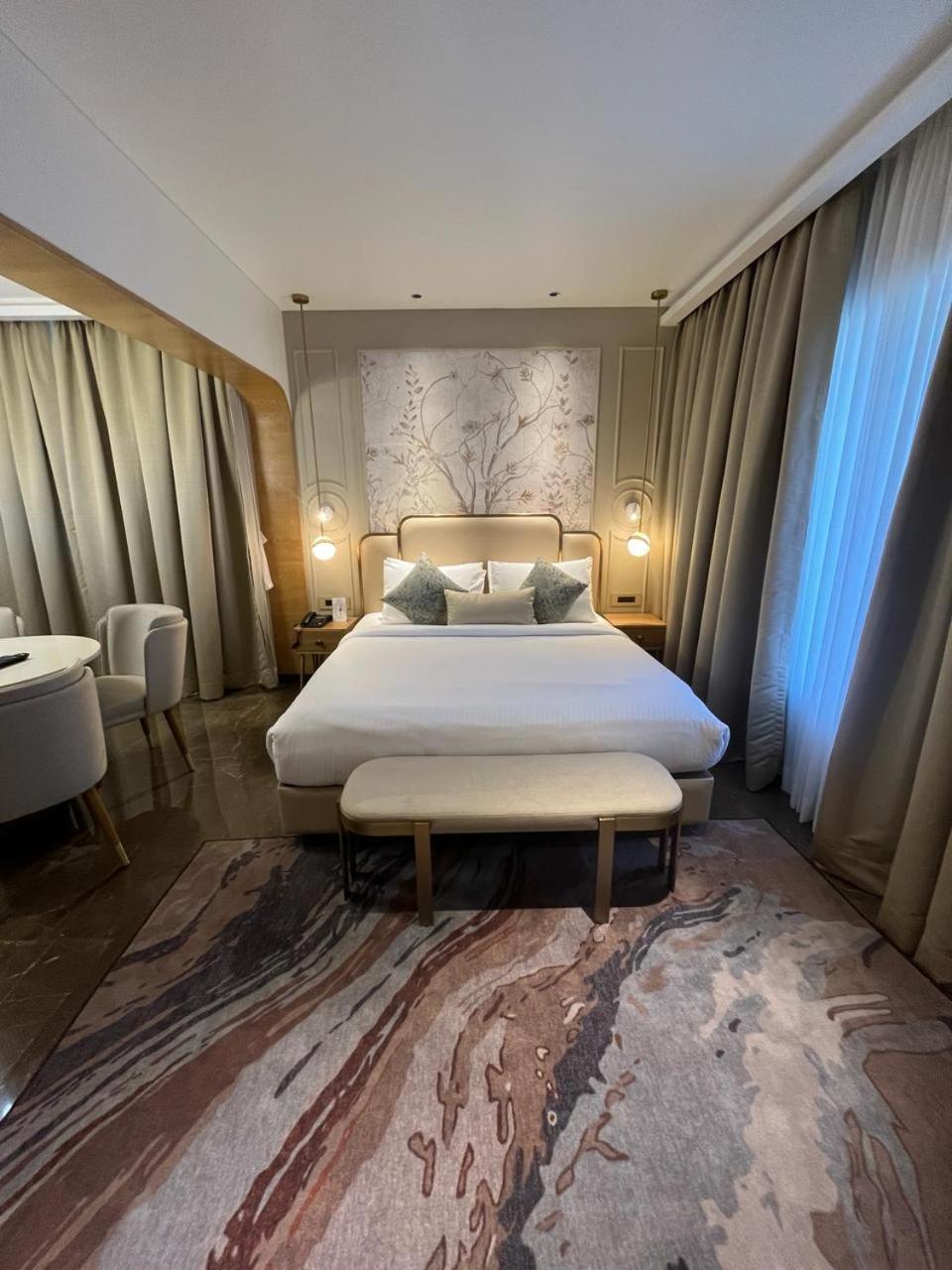 מומביי Krishna Palace Hotel מראה חיצוני תמונה