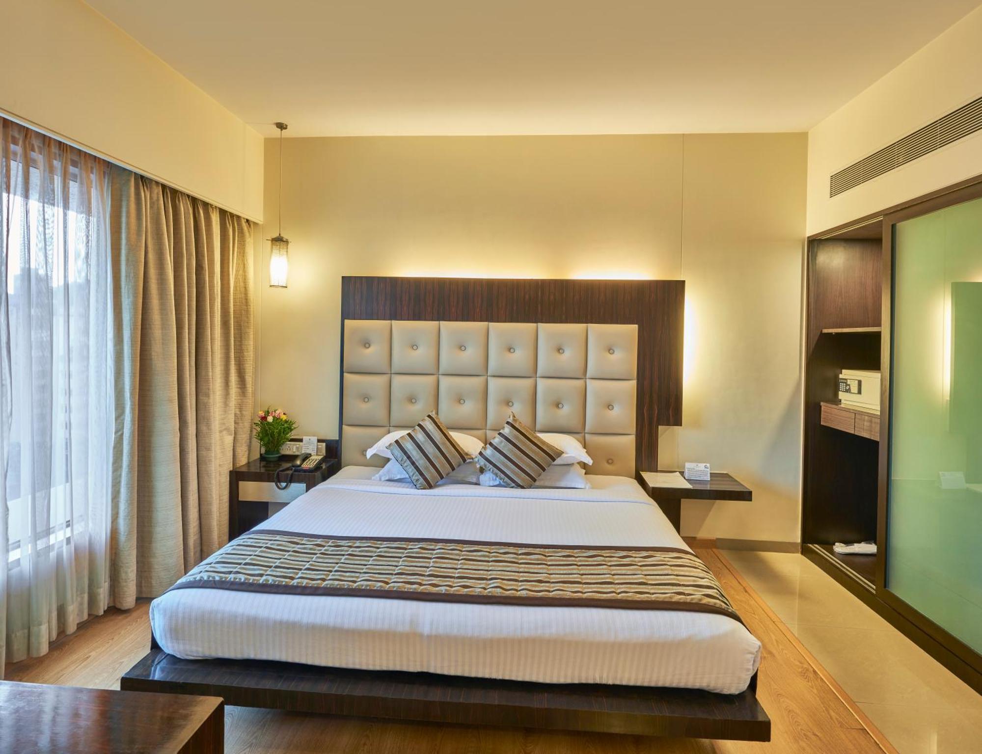 מומביי Krishna Palace Hotel מראה חיצוני תמונה