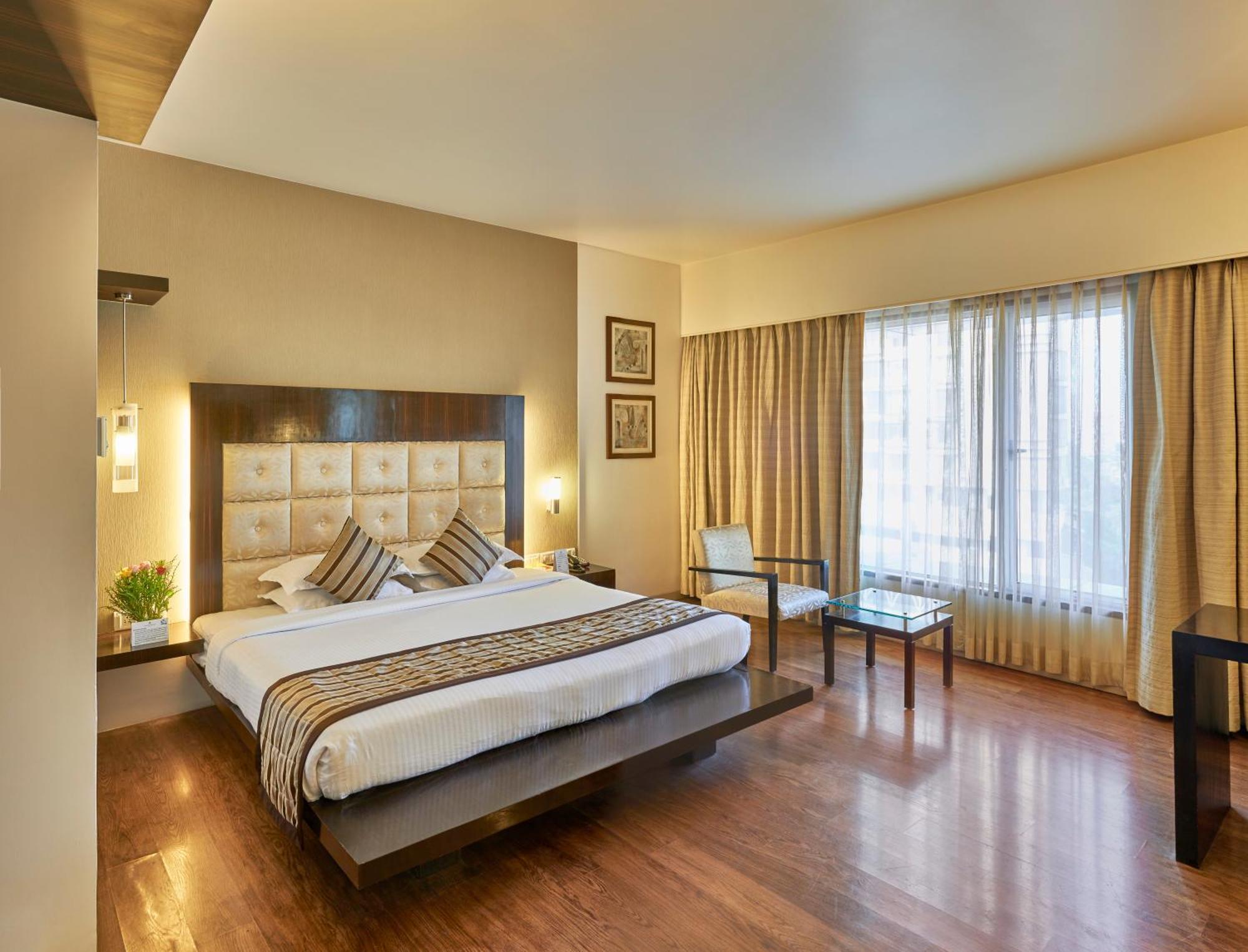 מומביי Krishna Palace Hotel מראה חיצוני תמונה